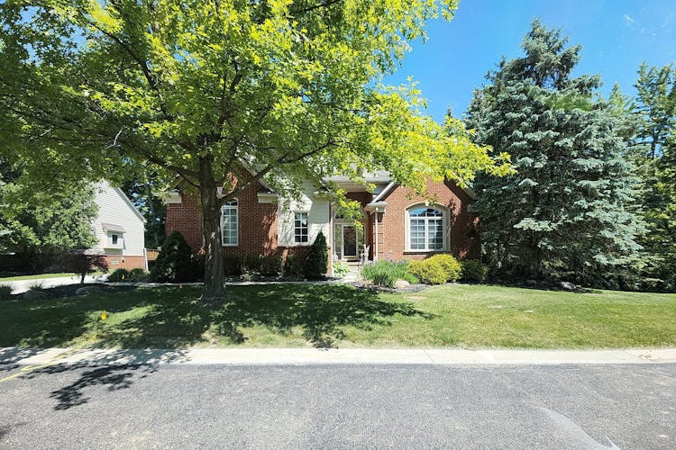 29635 Sylvan Circle Farmington Hills, MI 48334, Oakland County