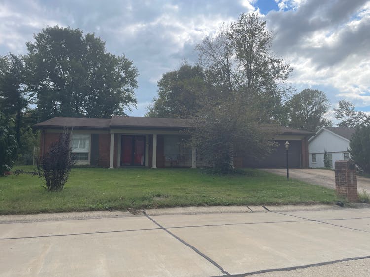 372 Roanoke Dr. Belleville, IL 62221, St. Clair County