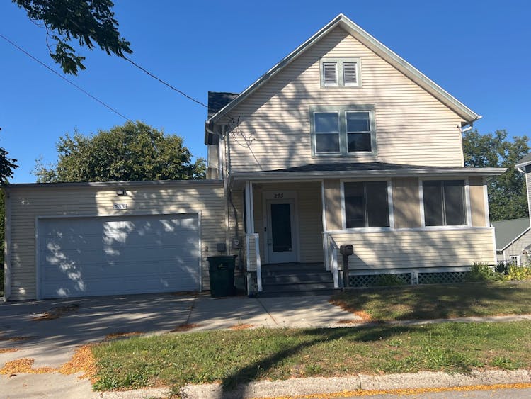 233 S Water St E Fort Atkinson, WI 53538, Jefferson County