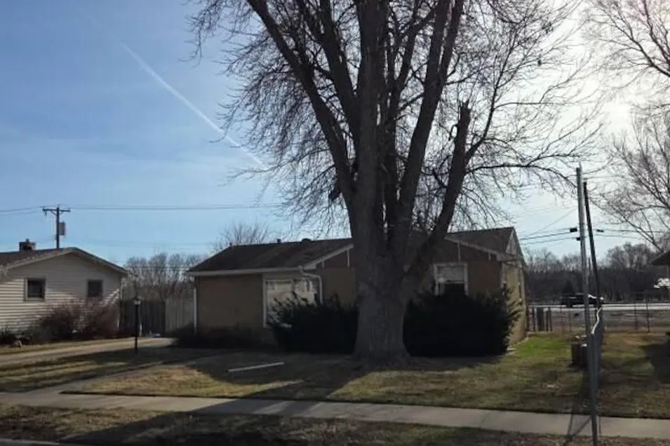 2608 S Blauvelt Ave Sioux Falls, SD 57105, Minnehaha County