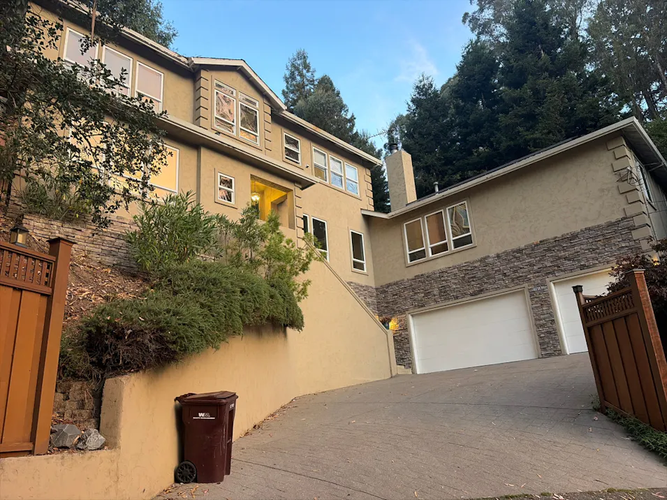 7010 Pinehaven Rd Oakland, CA 94611, Alameda County