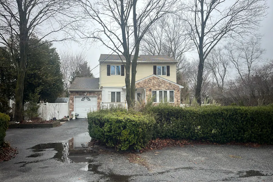 23 Juniper Ave Ronkonkoma, NY 11779, Suffolk County