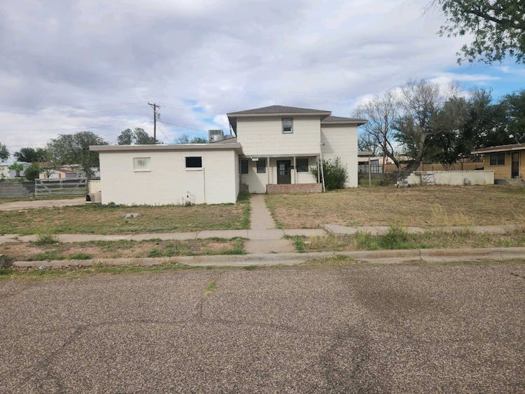 743 N Ash St Kermit, TX 79745, Winkler County