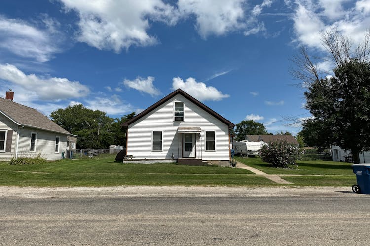 205 3rd Street Sherrard, IL 61281, Mercer County