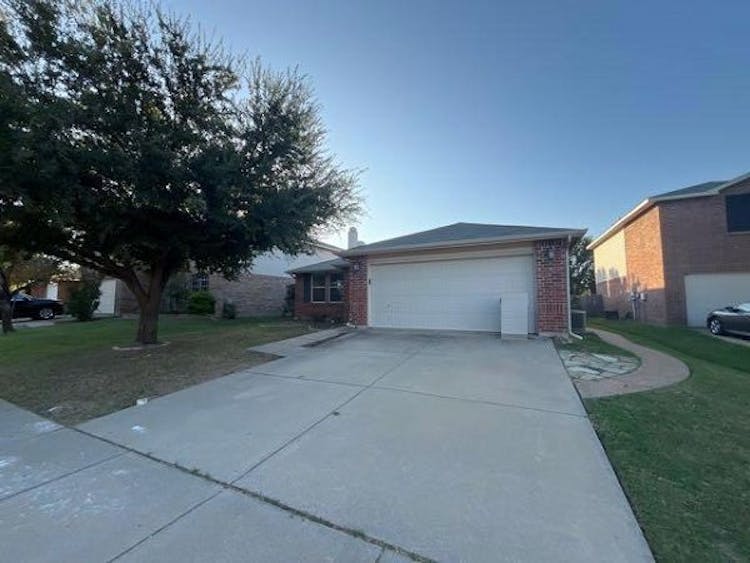 1812 Lariat Dr Justin, TX 76247, Denton County