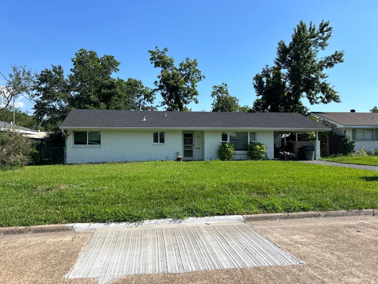 609 Creole Ln Lake Charles, LA 70605, Calcasieu County