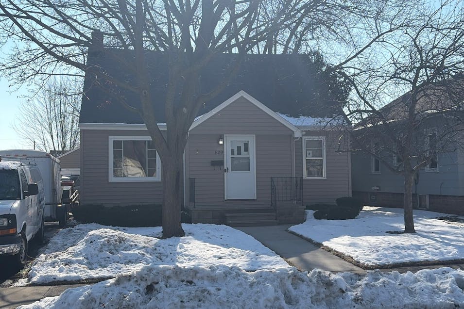 809 7th St Menasha, WI 54952, Winnebago County