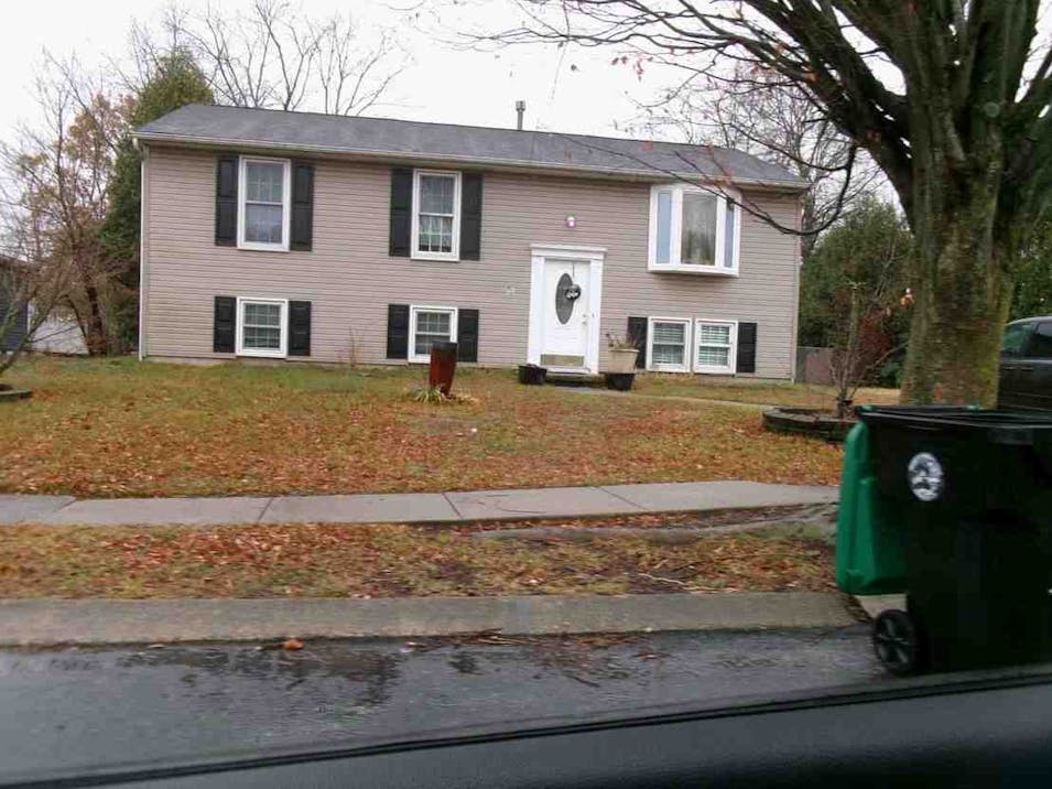 27 Dover Ln Sicklerville, NJ 08081, Camden County