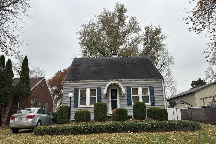 3304w Harmon Hwy Peoria, IL 61604, Peoria County