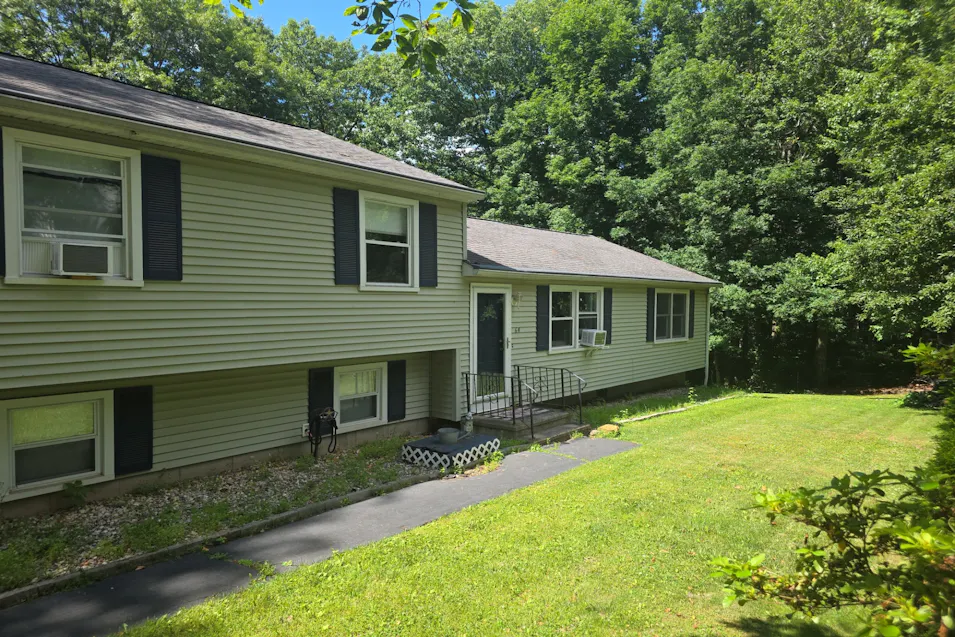 64 Saw Mill Dr Wallingford, CT 06492, New Haven County