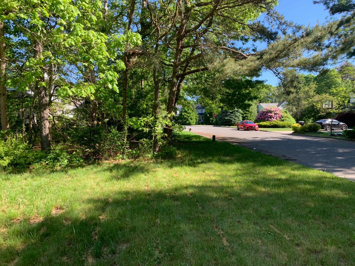 Wilderness Ct, Manorville, NY 11949