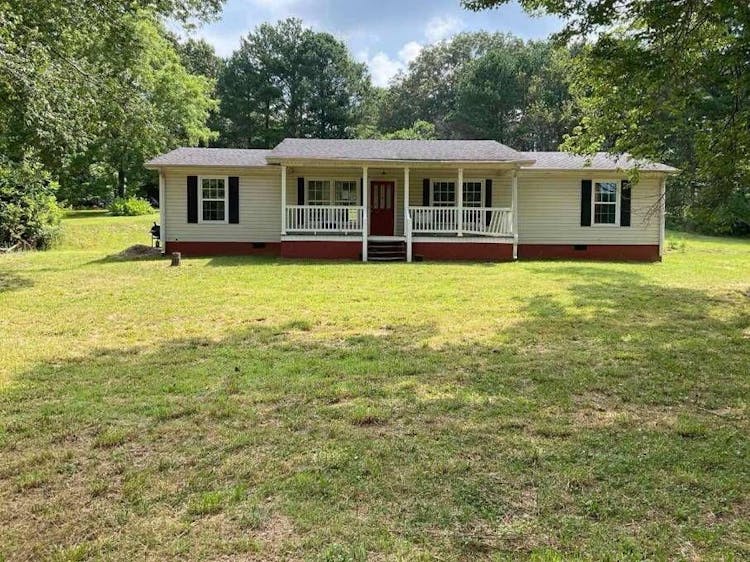3637 County Road 107 Scottsboro, AL 35768, Jackson County