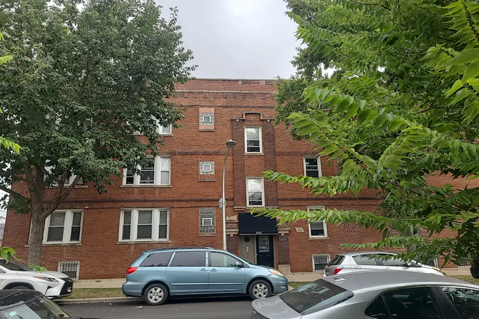 3142 West Cullom Avenue Apt 2w Chicago, IL 60618, Cook County
