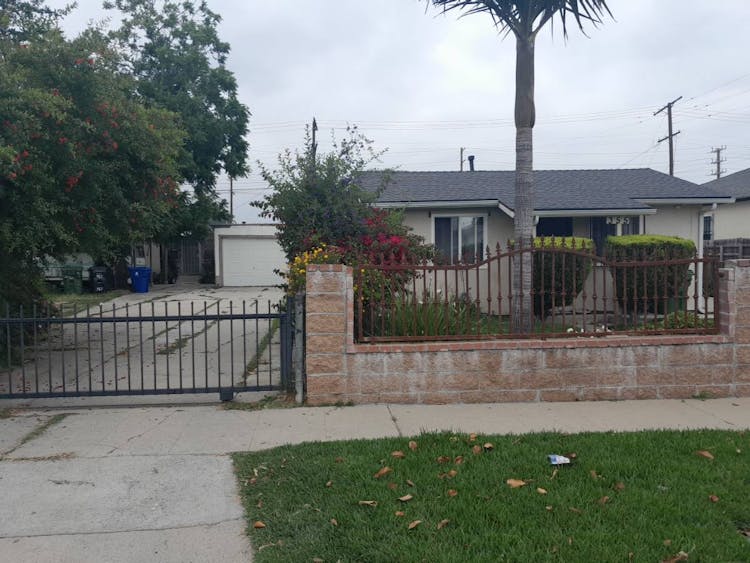 351 East 97th Street Los Angeles, CA 90003, Los Angeles County