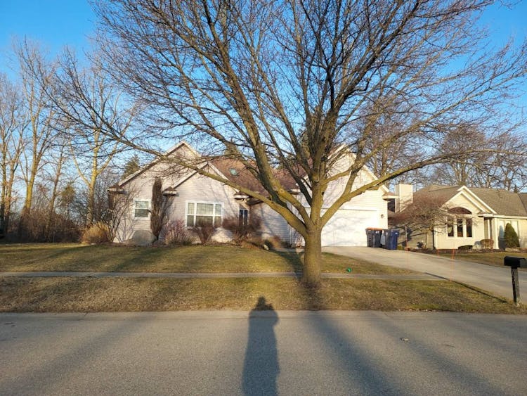 752 Beechcreek Dr Holland, MI 49423, Ottawa County