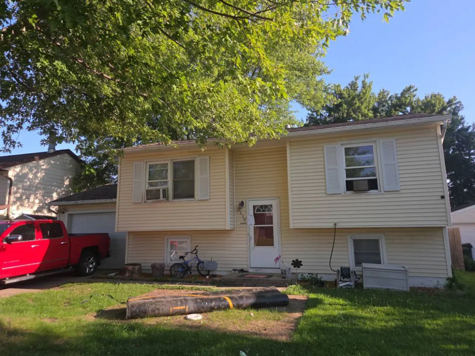 2110 W 58th St Davenport, IA 52806, Scott County