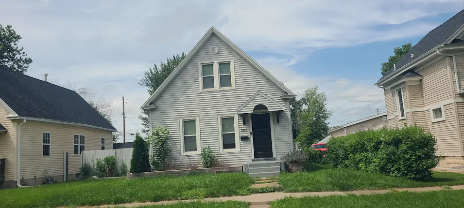 1012 D Ave NW Cedar Rapids, IA 52405, Linn County