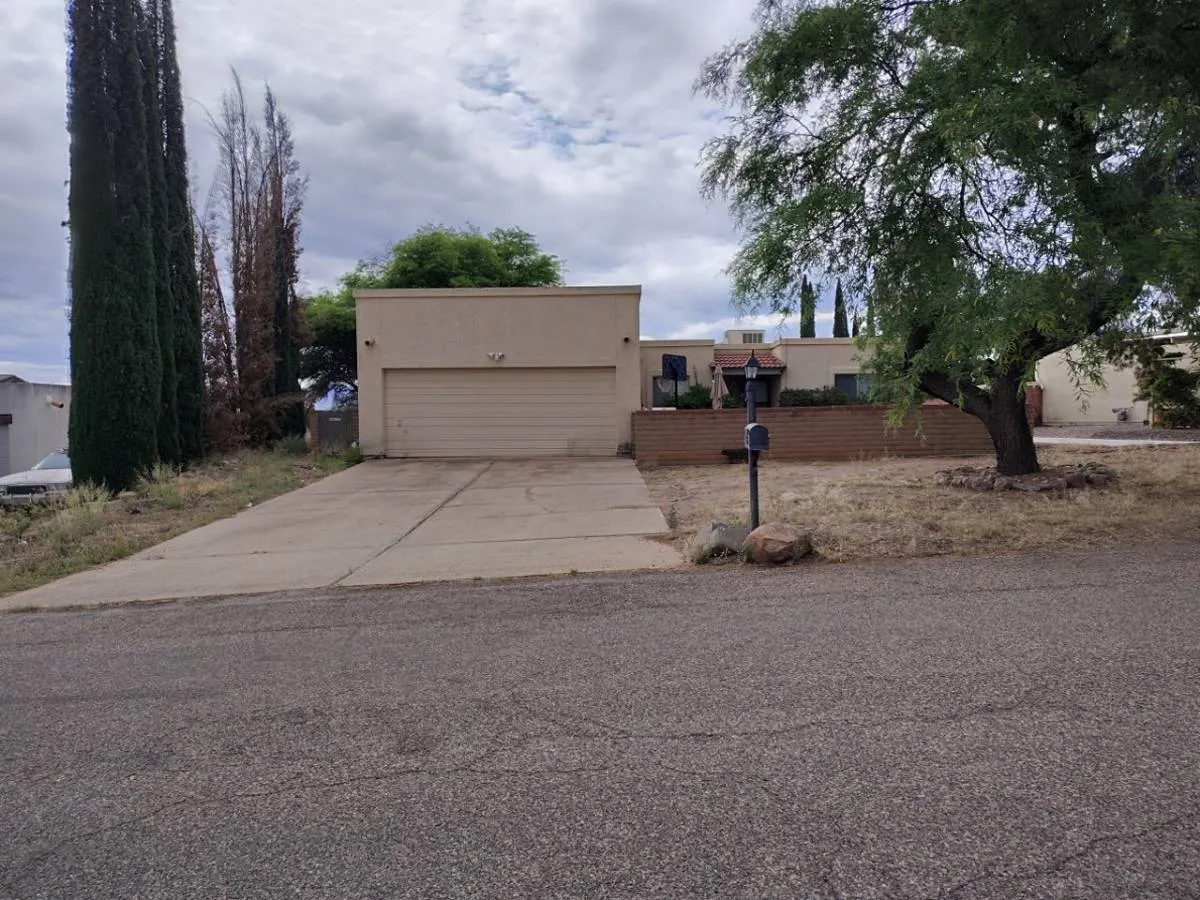 Avenida Leon , Rio Rico, AZ 85648