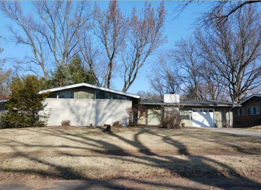 Allen Dr, Florissant, MO 63033