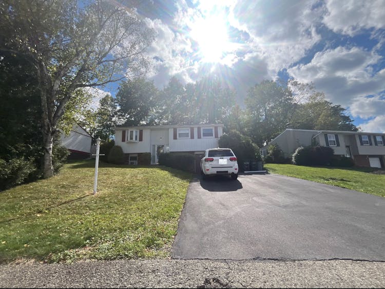 1292 Armstrong Dr South Park, PA 15129, Allegheny County