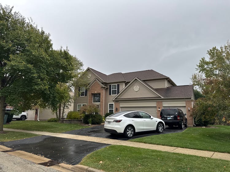 1465 McClellan Dr Lindenhurst, IL 60046, Lake County