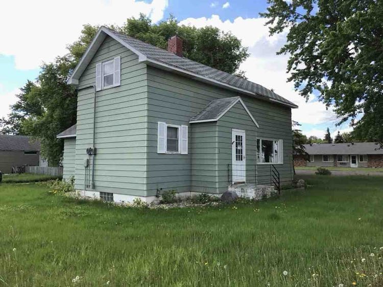 110 1st St E Velva, ND 58790, McHenry County