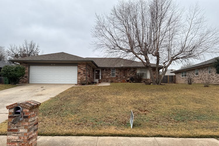 213 W Platt Drive Yukon, OK 73099, Canadian County