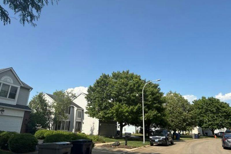 Deerpath Dr, Elgin, IL 60123