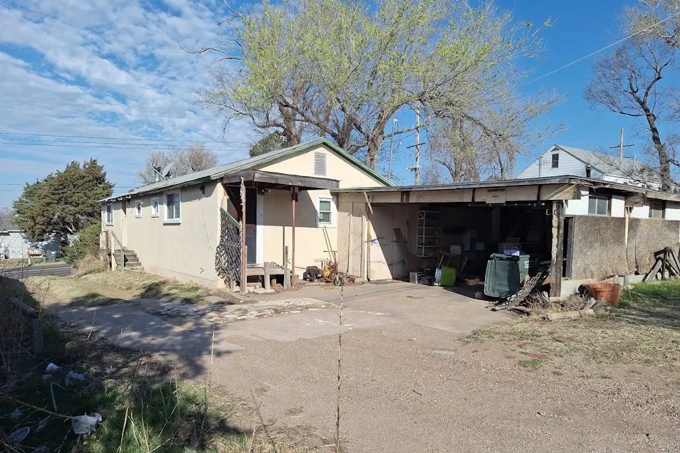 704 N 14th Ave Dodge City, KS 67801, Ford County
