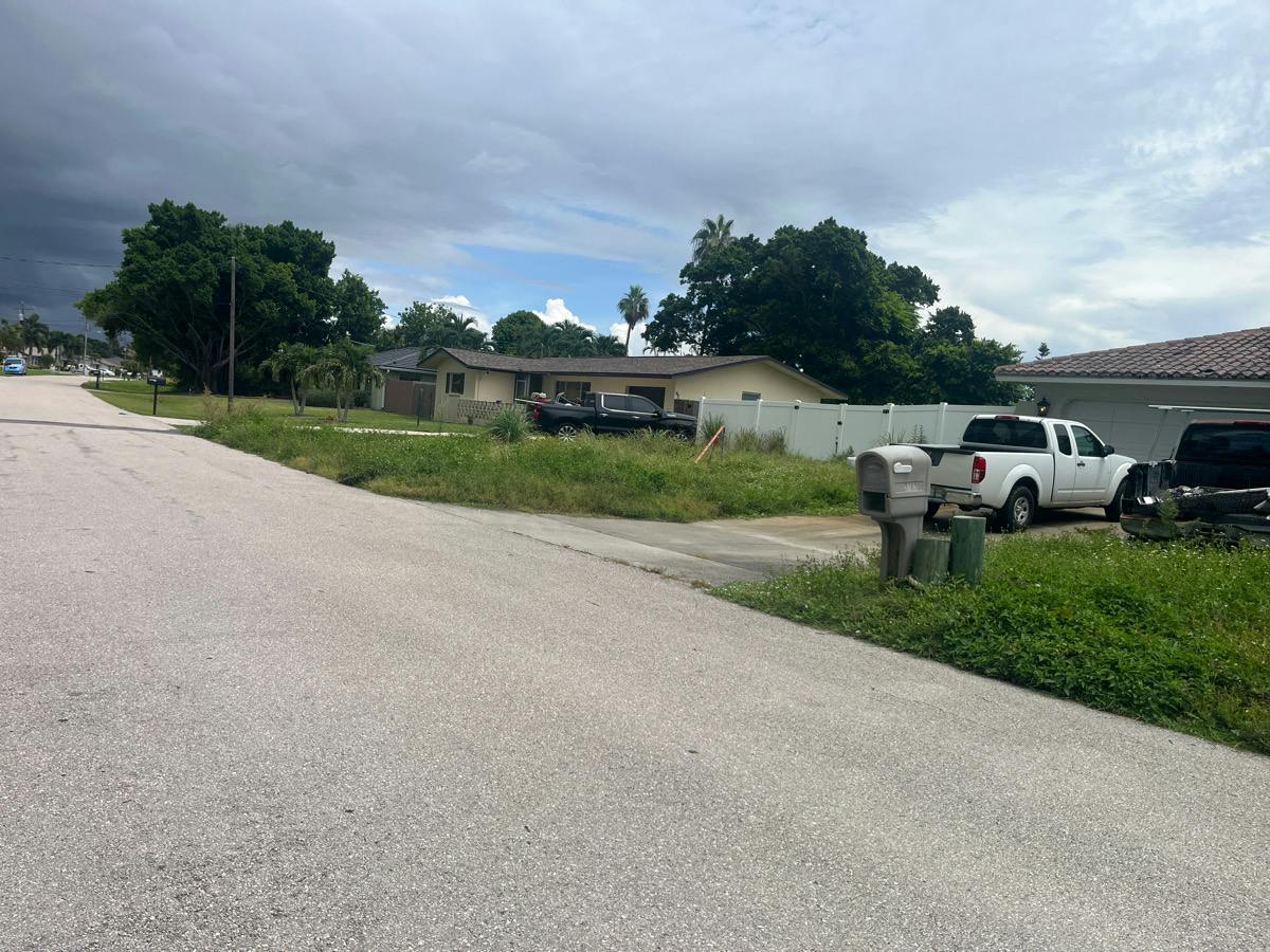 8th Ave, Cape Coral, FL 33904