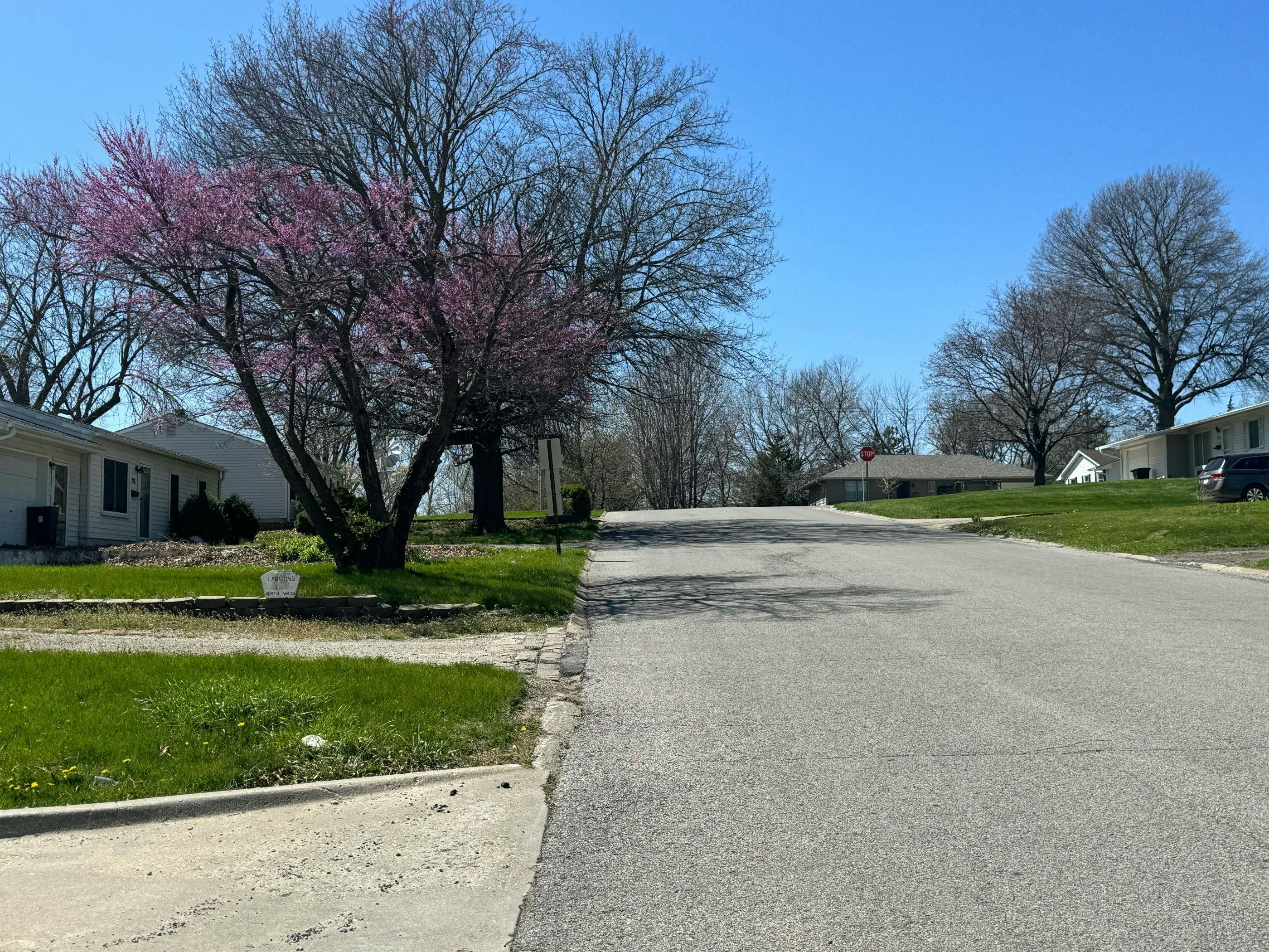 Edwards St, Maryville, MO 64468