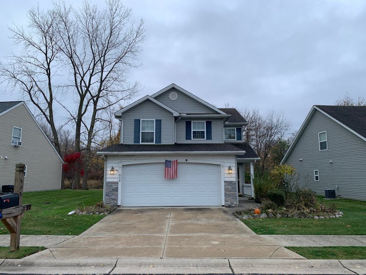 608 Beacon Dr Painesville, OH 44077, Lake County