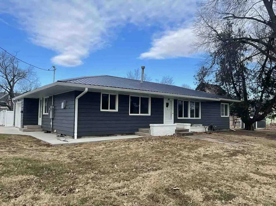 201 E Ross St Toledo, IA 52342, Tama County