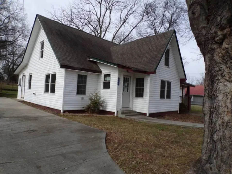 107 N West St Decherd, TN 37324, Coffee County
