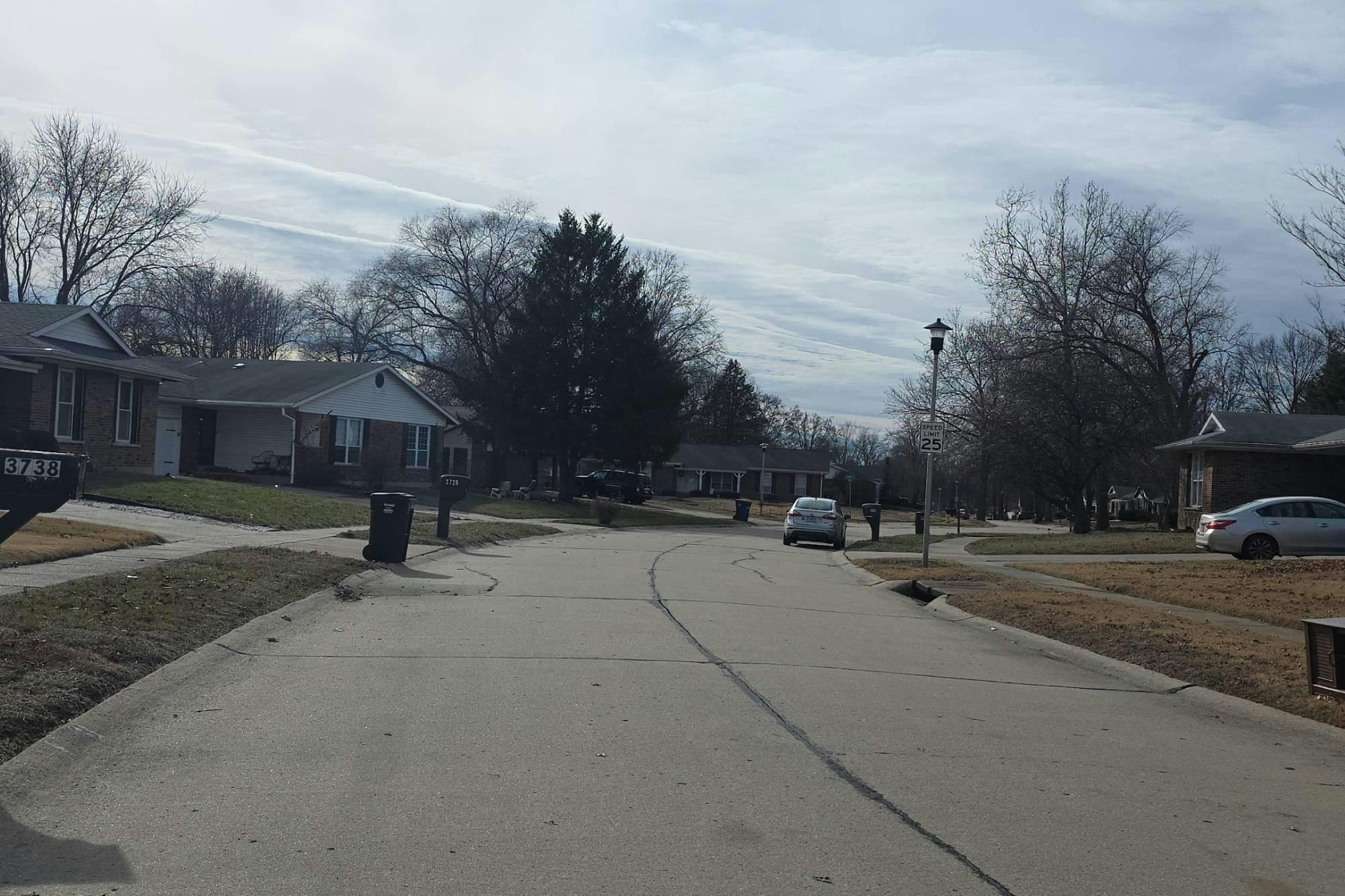 Hirondelle Ln, Florissant, MO 63034