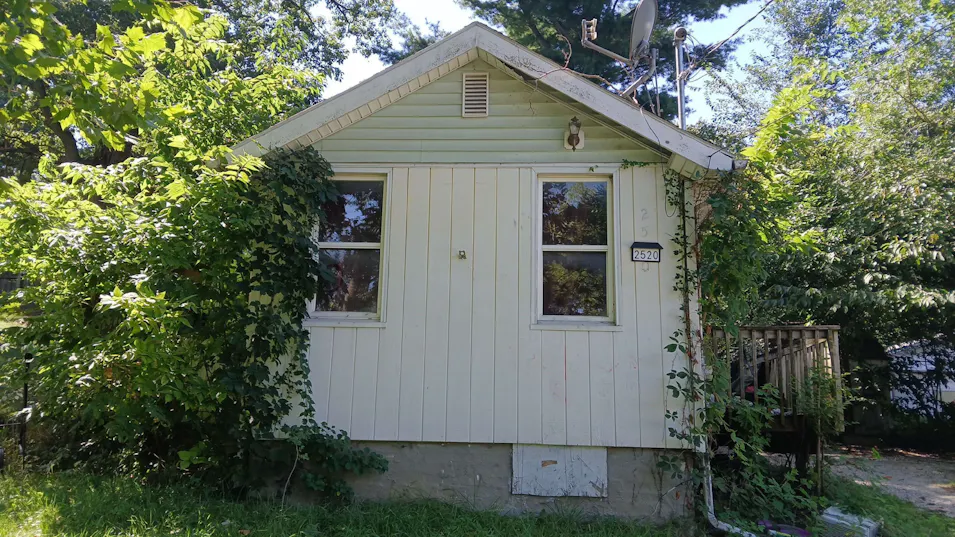 2520 E 34 St Des Moines, IA 50317, Polk County