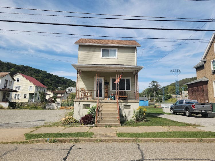 207 High St Freeport, PA 16229, Armstrong County