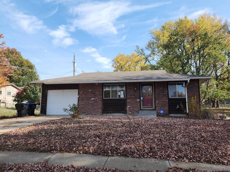 3842 SW Cambridge Ter. Topeka, KS 66610, Shawnee County