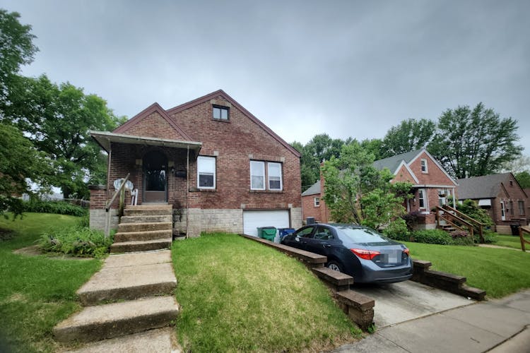 9524 Roslan Pl Saint Louis, MO 63114, St. Louis County