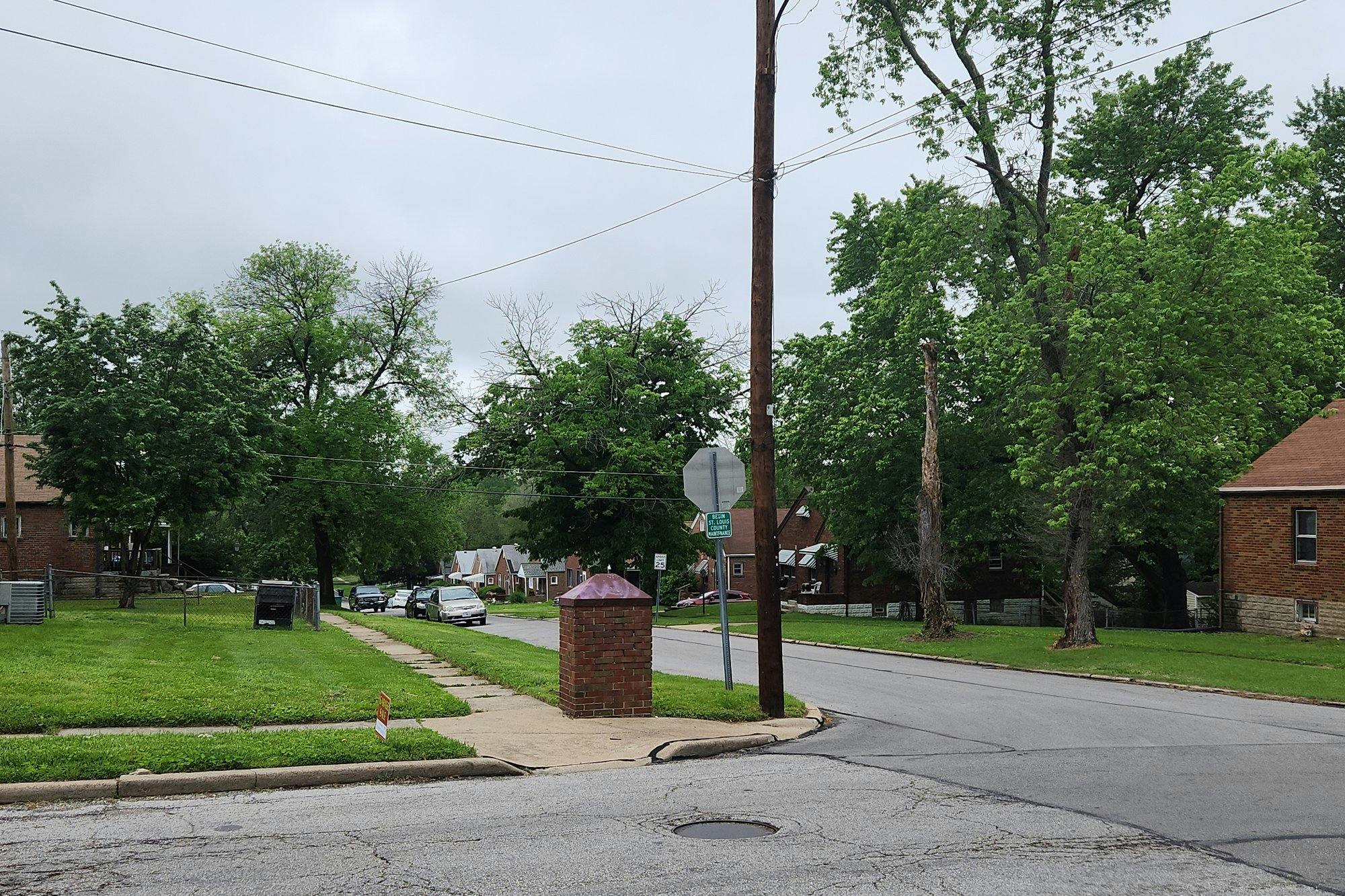 Roslan Pl, Saint Louis, MO 63114