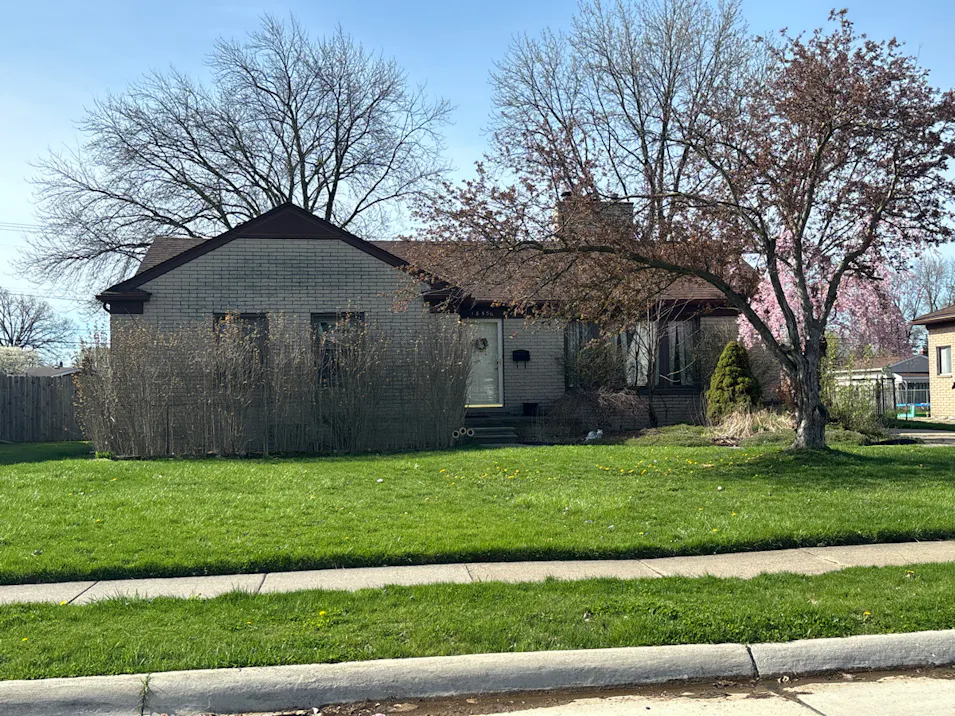 18550 Beechwood St Roseville, MI 48066-2957, Macomb County