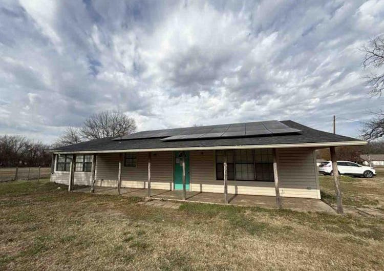 312s Jernigan St Bells, TX 75414, Grayson County