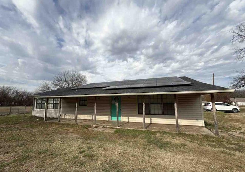 312s Jernigan St Bells, TX 75414, Grayson County