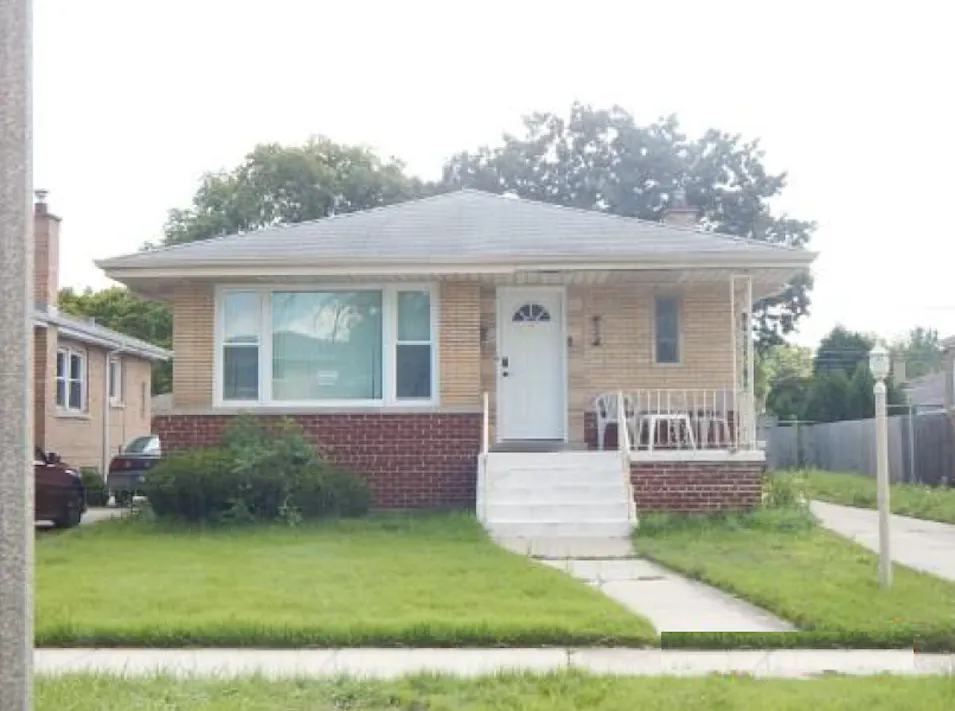 8729 S Fairfield Ave Evergreen Park, IL 60805, Cook County
