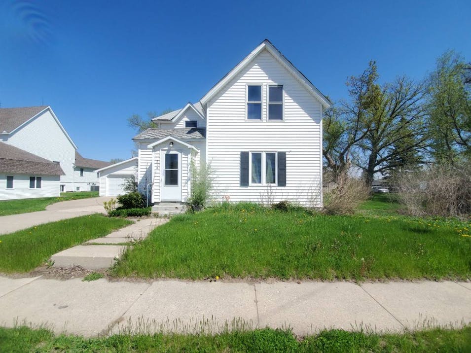 218 E Main St Cyrus, MN 56323, Pope County