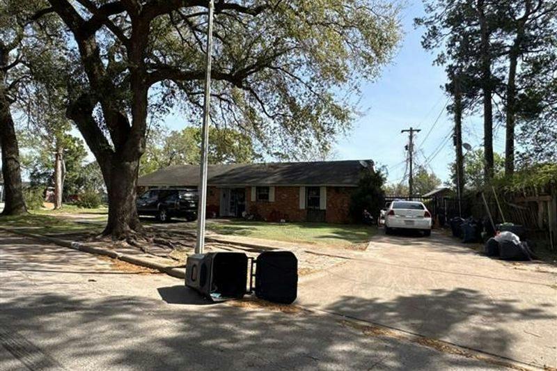 Pine Gully Blvd, Houston, TX 77017