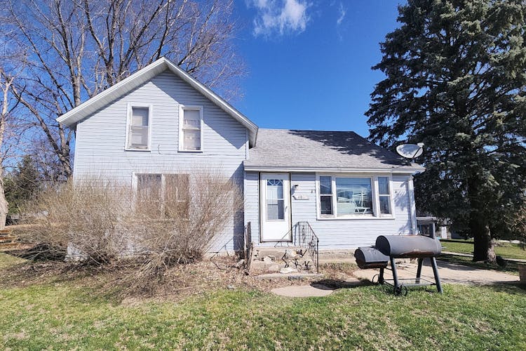 406w Grove St Janesville, MN 56048, Waseca County