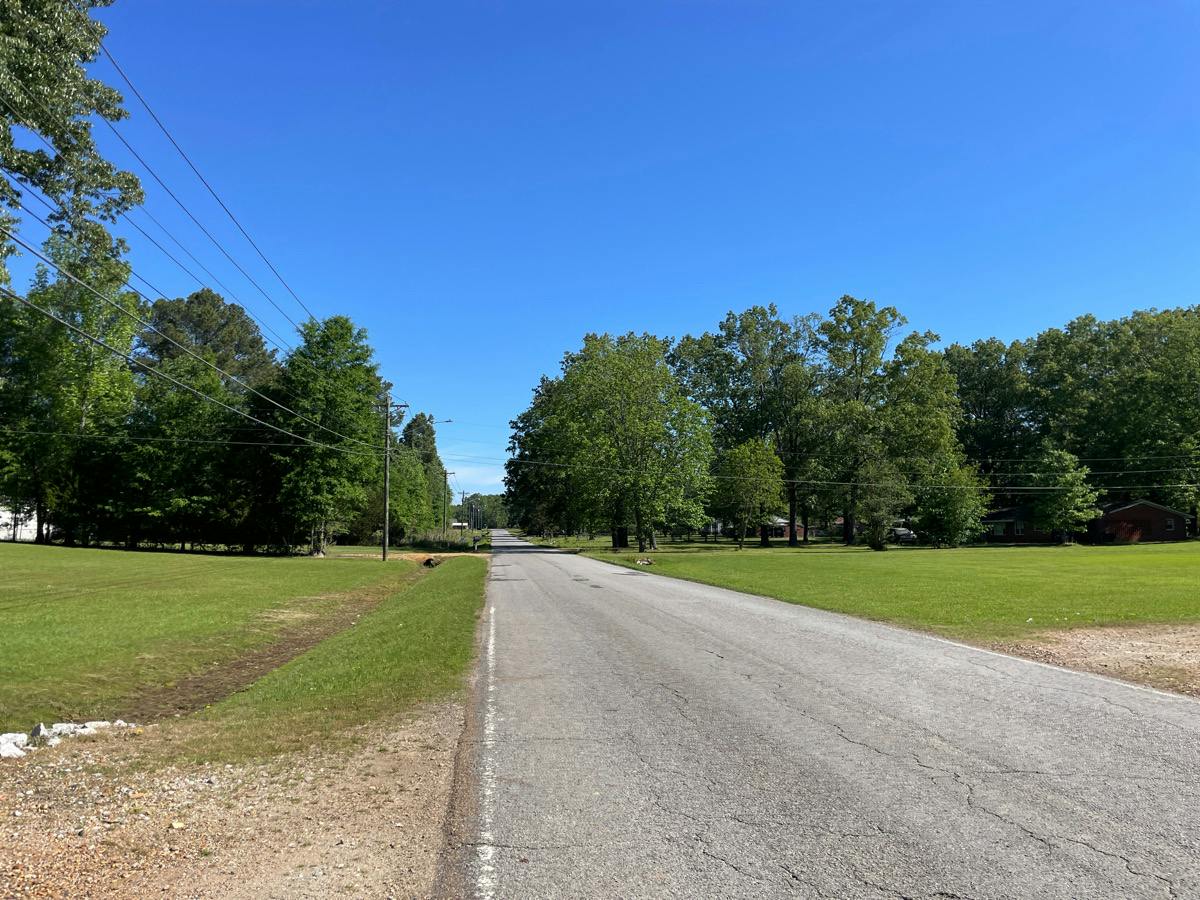 Lone Oak Dr, West Point, MS 39773