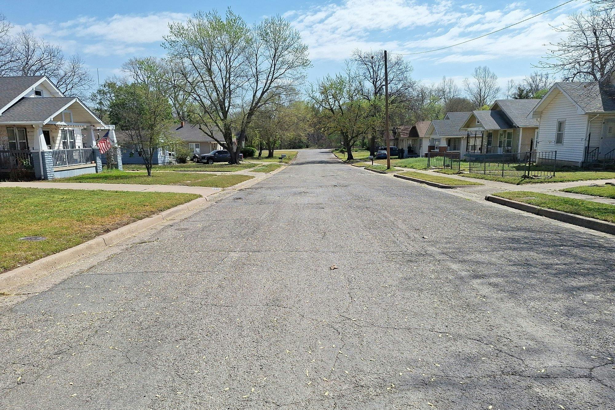 Hill Ave, Blackwell, OK 74631