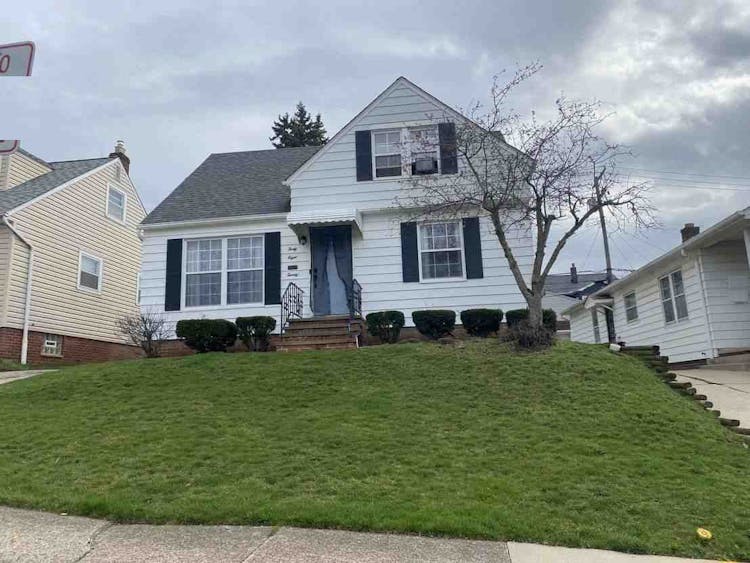 4825 94th St Garfield Heights, OH 44125, Cuyahoga County